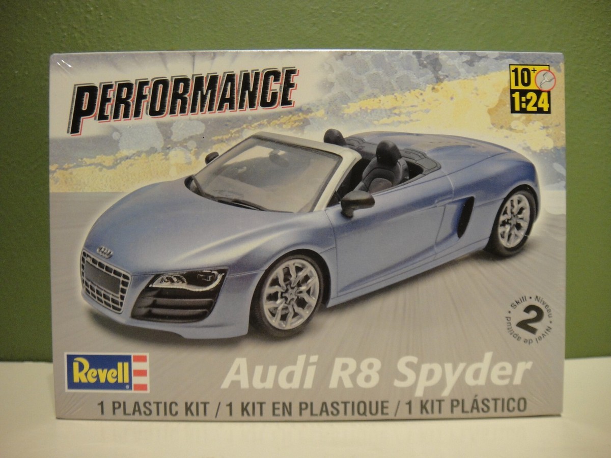 Revell - 2011 - 1/24 - Audi R8 Spyder Convertible - #85-4940 - New 