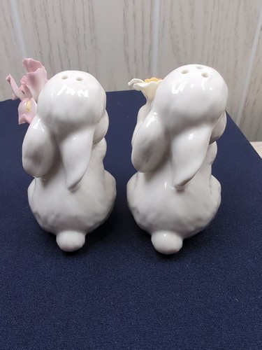 Kevins Gift Shoppe Ceramic Bunny Rabbits with Flowers Salt and Pepper Shakers - Picture 2 of 5
