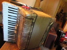 Accordion Morbidoni, 120 bass,17" KB,.3/5 reeds,LMM,good condition