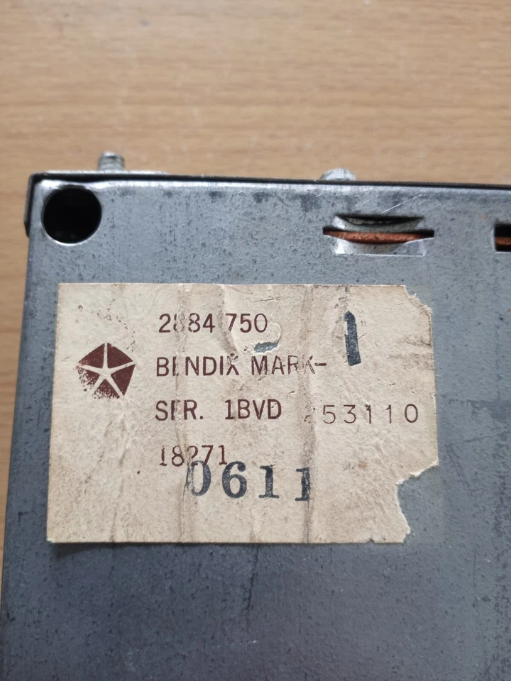 Radio todo transistor MOPAR 1970-72 Plymouth Duster cuerpo A AM fabricante de equipos originales sin probar Foto 3 de 4