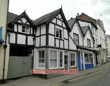 PHOTO  KINGTON PET SUPPLIES BRIDGE STREET PART OF A CHARMING GROUP AT THE LOWER