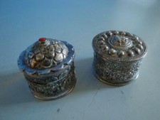 HK19-304: 2 Zierdosen Pillendosen mit Klappdeckel wohl versilbert 