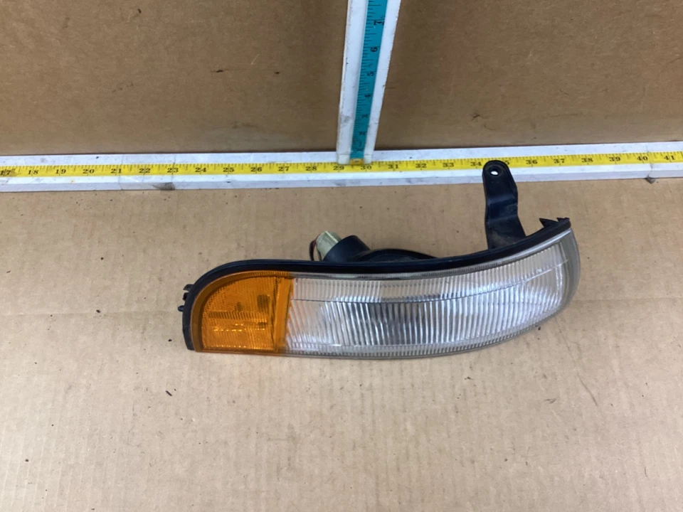1989-1994 Nissan Maxima Front Right Passenger Corner Turn Signal Light OEM - Image 2 of 4