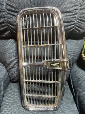 1973-1979 JAGUAR XJ12 FRONT  GRILL GRILLE WITCH LOGO INSERT V12 OEM