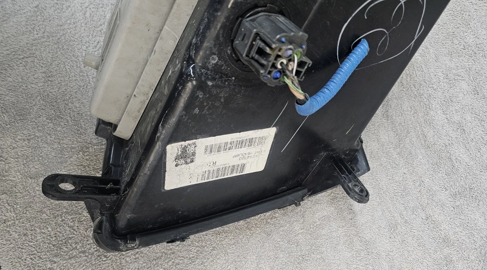 Faro lateral de pasajero Cadillac STS 2005-2011 OEM 25754020 RH xenón Foto 3 de 4