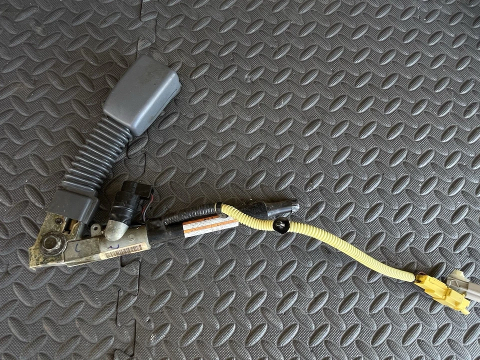 HONDA ELEMENT 2003-2006 DELANTERO IZQUIERDO LADO CONDUCTOR CINTURÓN SEGURIDAD HEBILLA PRETENSOR Foto 2 de 4