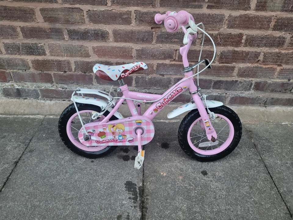 Apollo Cupcake girls first bike, 12" wheels, dolls seat, chain guard, V-brakes - Image 3 of 4