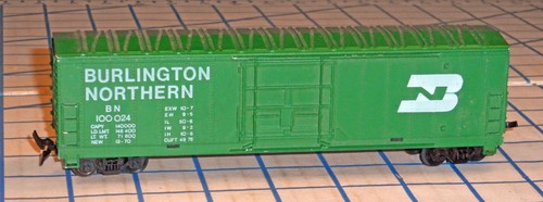 TYCO HO Gauge Burlington Northern Box Car BN 100024 Green for Parts - Picture 2 of 6