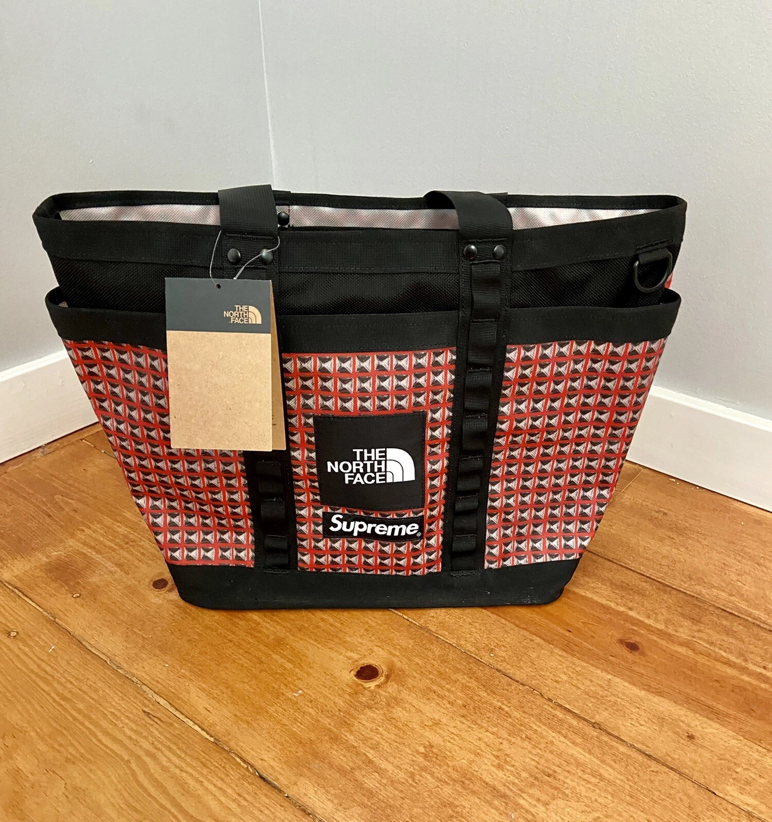 Sac fourre tout utilitaire neuf Supreme x The North Face clouté Explore SS21 Bogo