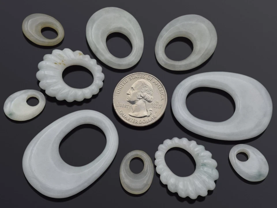 Lot of 10 Vintage Translucent Green Jade Oval Pendants - Image 3 of 4