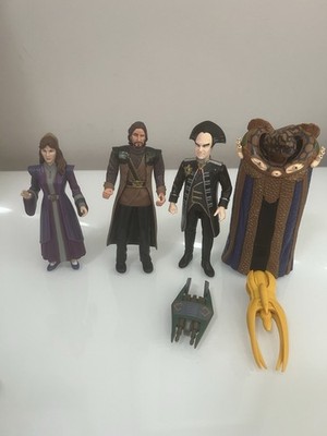 Babylon 5 1997  6'' Action Figure Lot W Some Accessories