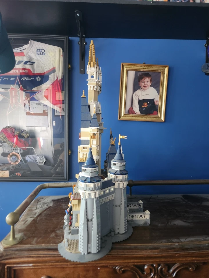 LEGO Disney: The Disney Castle (71040) - Image 2 of 4