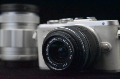 6807 shots! [US Duty Paid] Olympus E-PL8 w/ 40-150mm Lens Digital Camera 9210