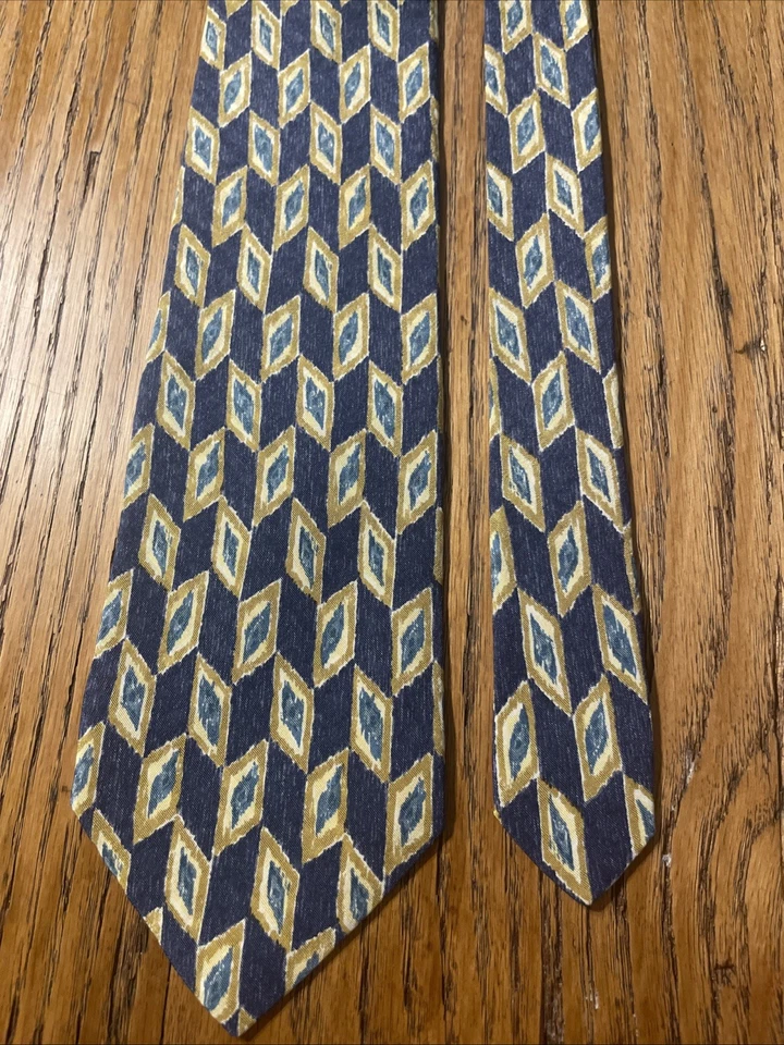 Corbata geométrica de seda Krizia Uomo usada en excelente estado de colección hecha en Italia Foto 4 de 4