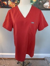 FIGS Technical Collection Women  s Catarina Scrub Top in Hibiscus size L