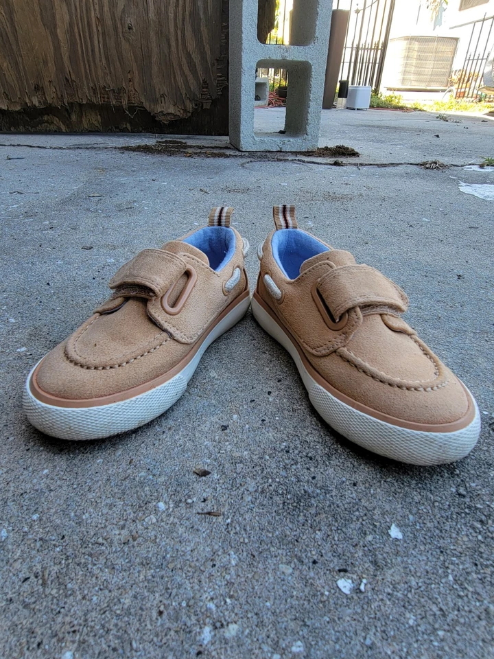 Zapatos de barco Levi de gamuza sintética tostados para niños pequeños de Cat & Jack talla 8 Foto 4 de 4