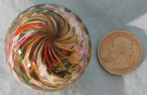 Mármol hecho a mano contemporáneo Andy Davis, 1 3/4" de diámetro, #9001U - Imagen 2 de 11