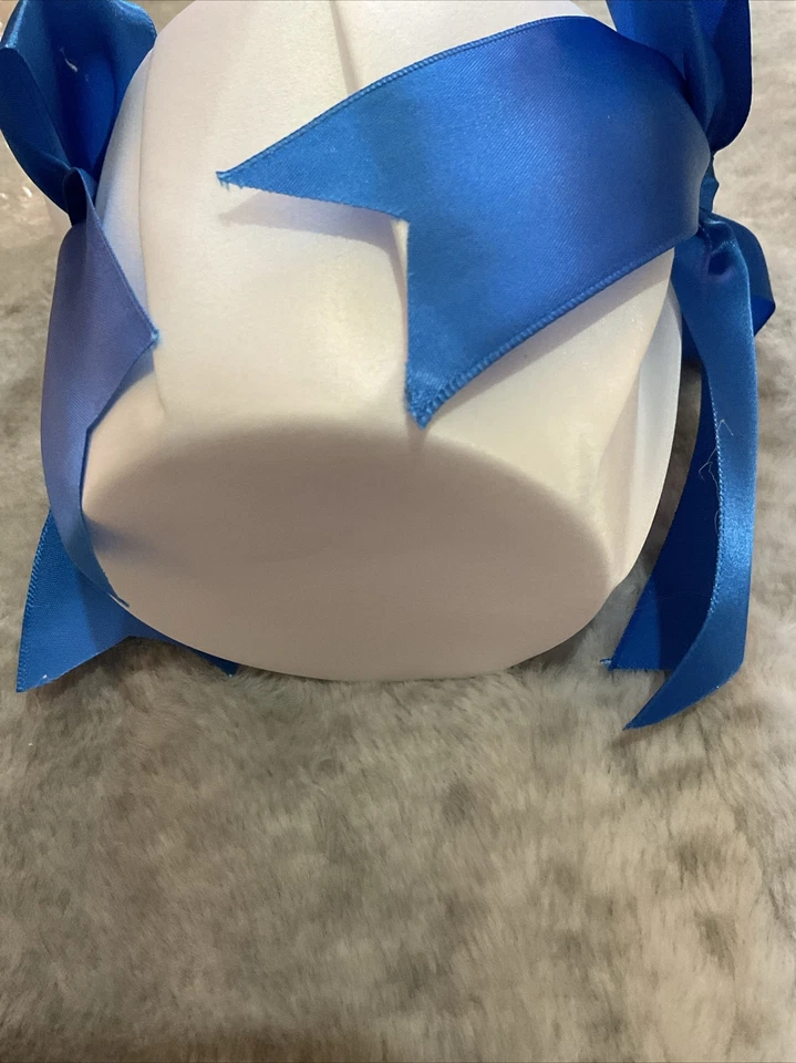 Elegante cesta blanca y azul con flores para niñas para bodas  Foto 4 de 4