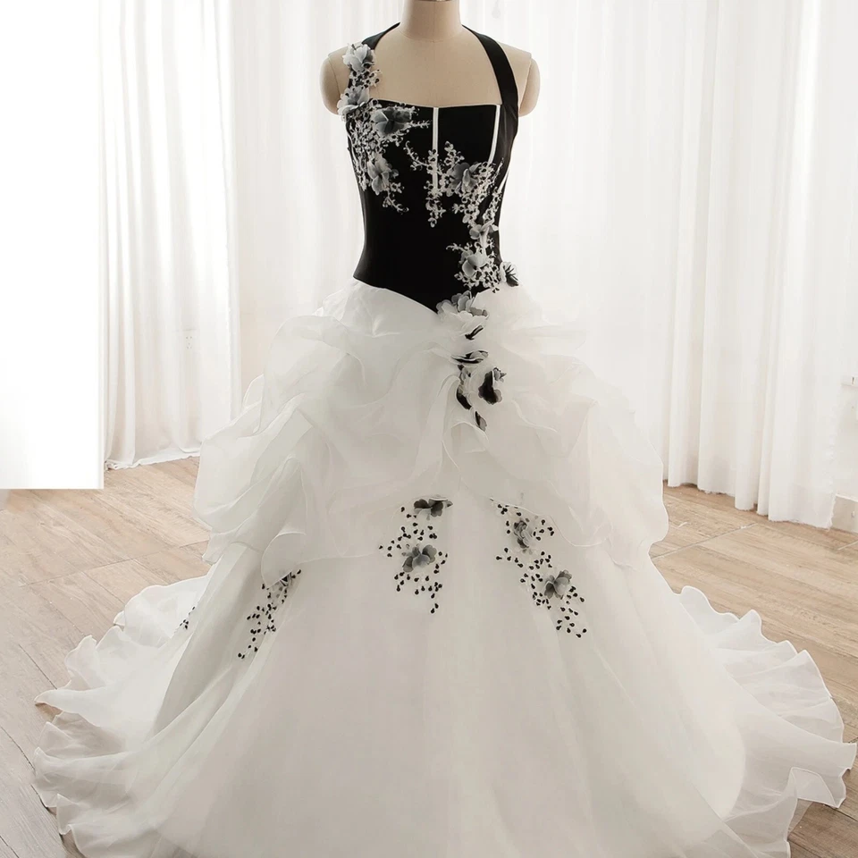 Vestidos de novia góticos blanco y negro cuello halter lentejuelas volantes vestidos de novia Foto 2 de 4