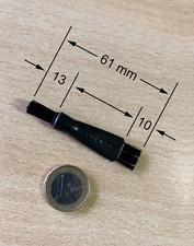 Schwarzer Pinsel mit beidseitig kräftigen Bo...