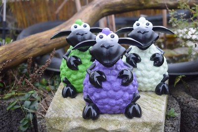 Schaf Deko Figur sitzend oder stehend Gartenfigur Schafe Böcke Lämmer