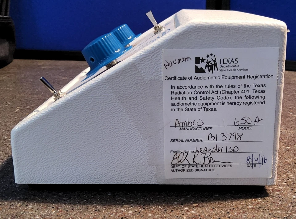 Audiômetro Ambco 650A com fones de ouvido, adaptador de energia, botão de resposta do cliente - Imagem 2 de 4