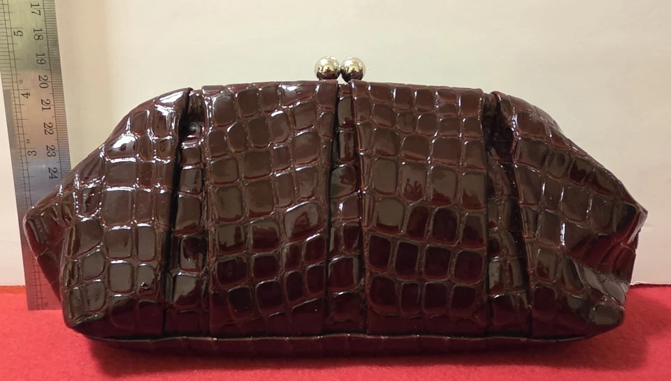 Bolso de Mano Nine West, Correa Desmontable W Borgoña Cocodrilo-Repujado Exterior Foto 3 de 4