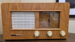 Grundig Classic Heinzelmann AD-950 Am/FM Radio
