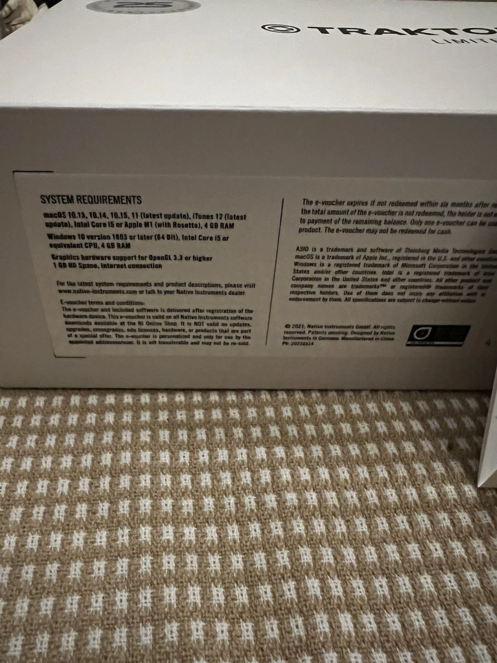 Native Instruments Traktor Kontrol X1 25th Anniversary Limited Edition VaporGray - Image 3 of 4