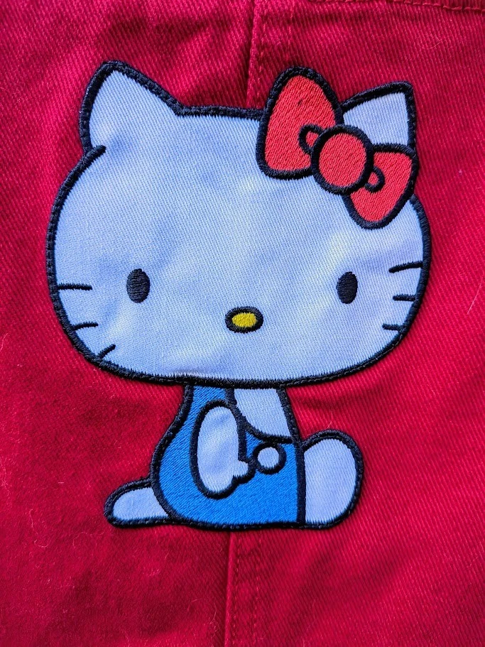 Lindo Mini Vestido Hello Kitty Babero Talla S Rojo Denim Sanrio 2017 Bordado Foto 3 de 4
