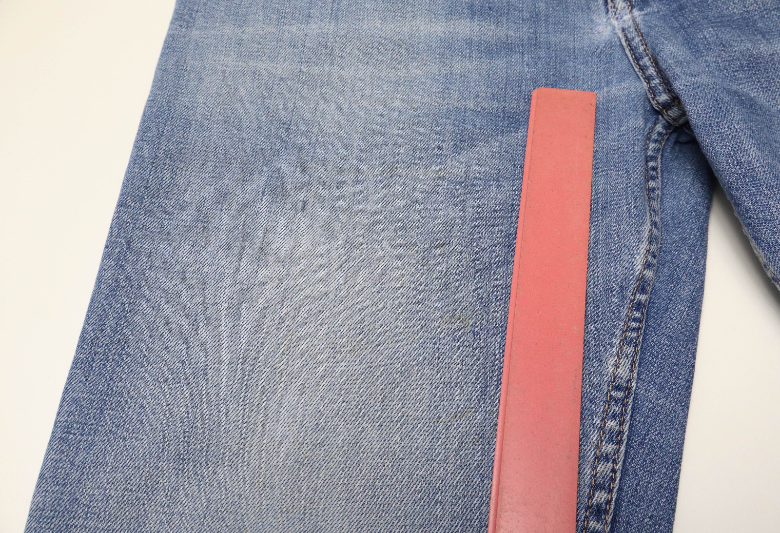 HUGO BOSS 040 Taber Tapered Fit Jeans Men's W31/L32 Faded Whiskers Button Fly thumbnail 17