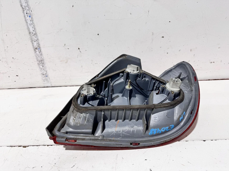 Toyota Echo Left Tail Light NCP10 10/1999-09/2002 - image 3 of 3
