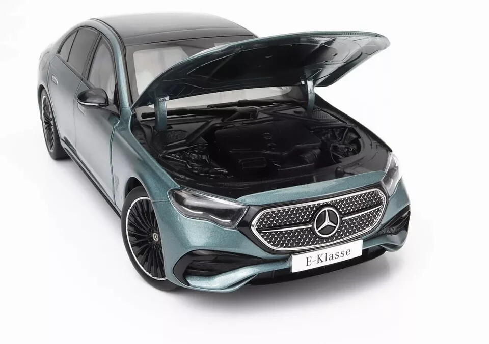 NOREV 2024 MERCEDES BENZ E-CLASS (W214) AMG LINE GREEN Dealer