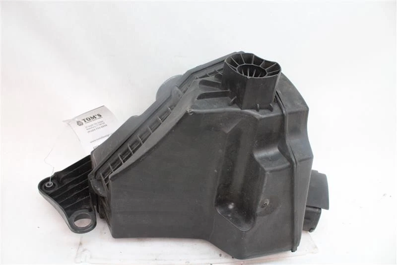 Used Air Cleaner Assembly fits: 2010 Bmw 128I 3.0 Grade A - Image 3 of 4