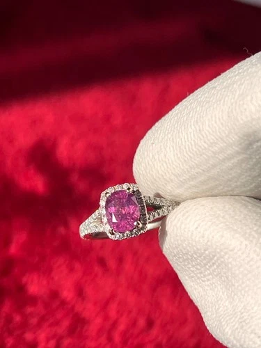 1.28 carat Kashmir Sapphire Ring 18k White Gold Natural Diamonds