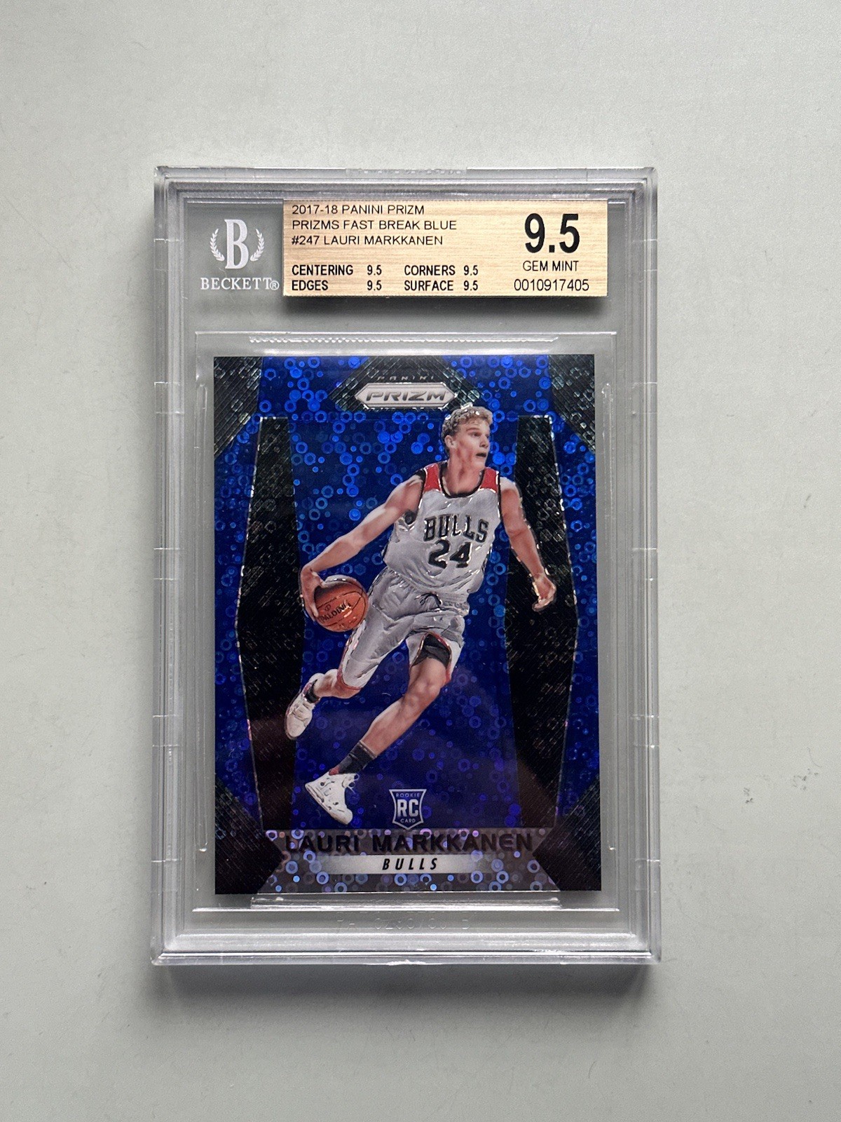 2017 Panini Prizm Blue Fast Break Lauri Markkanen /175 BGS 9.5 RC Rookie Chicago