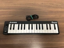 Alesis Qmini - Portable 32 Key USB MIDI Keyboard Controller with Velocity