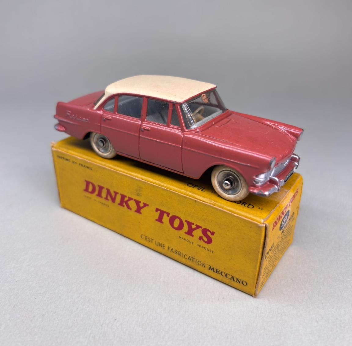 DINKY TOYS MODELLINO AUTO VINTAGE OPEL REKORD REF. 554 SCATOLA