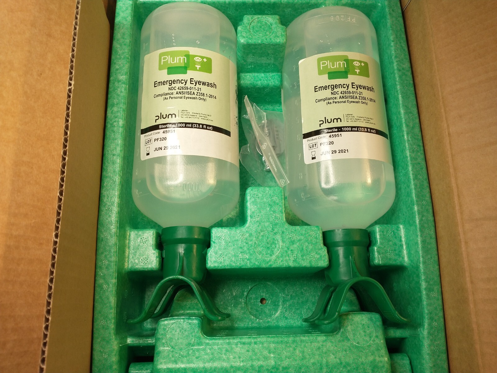 Innovative safety PLUM Large Duo Eyewash Station 48168 Expired