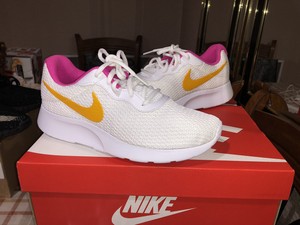 nike tanjun white gold