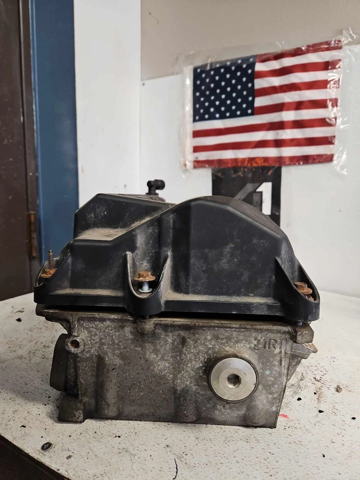 04-05 SEBRING STRATUS 02-04 CONCORDE 2,7 л головка блока цилиндров и крышка клапана правая задняя - Изображение 3 из 4