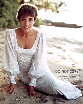 JULIE ANDREWS - 8X10 PUBLICITY PHOTO (CC444)