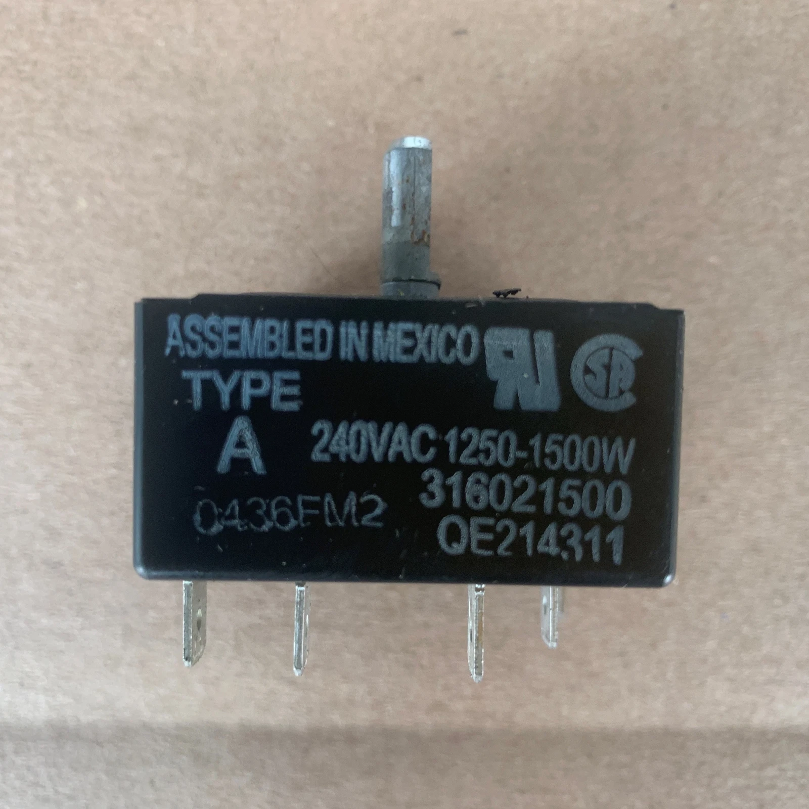 Frigidaire Range Burner Control Switch 316021500
Opens in a new window or tab