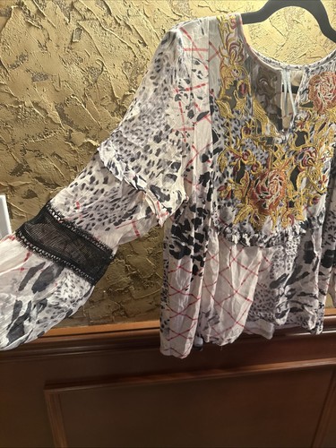 Anthropologie Mathilda BOHO Peasant Top Animal Print Size Extra Small - Picture 7 of 13