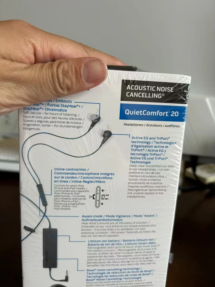 New Bos*e QuietComfort 20 Earbuds Noise Cancelling Headphones For iOS - Image 2 of 3