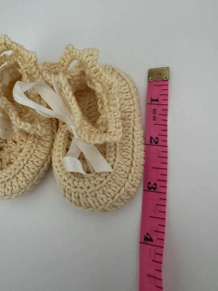Botines Bebé Crochet Amarillo Hecho a Mano Unisex 0 a 6 Meses Nuevos Foto 2 de 4