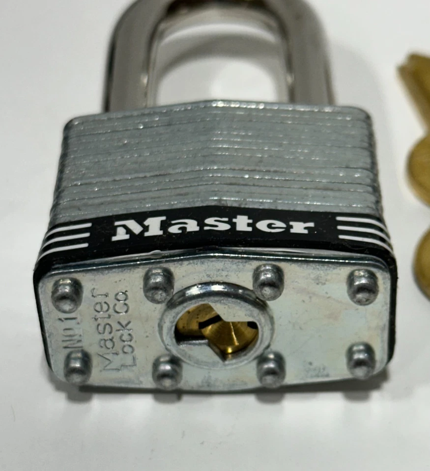 Master Lock Commercial Security Padlocks ASTMF883~ 2" Shackle 2 Keys lot of 4 - Image 3 of 4