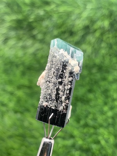 32 Carats Albite Tourmaline Specimen. - Picture 2 of 8