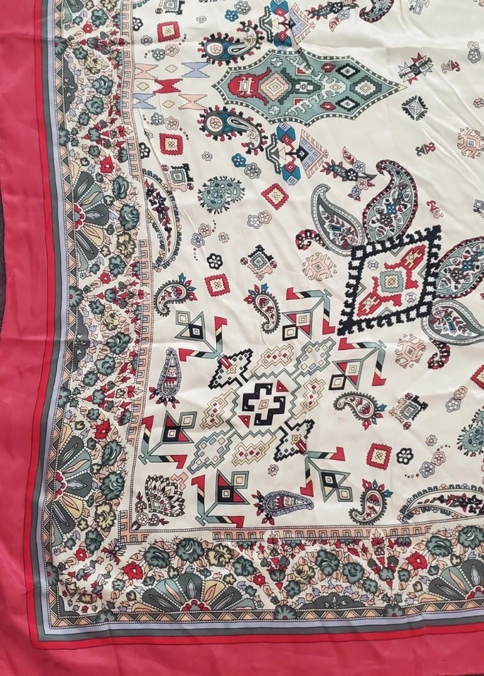 Bufanda vintage 100 % seda diseño azteca 41" cuadrada enrollada a mano Foto 3 de 4