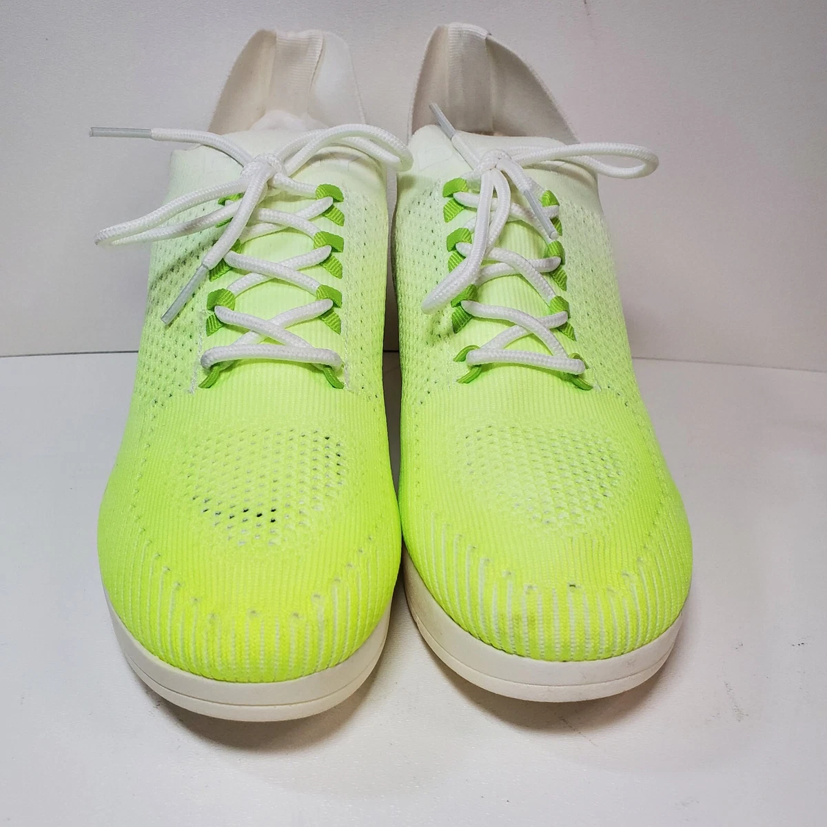 Sneakers neon sale